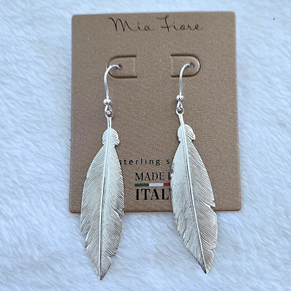 Mia Fiore Textured Silver🤍 Feather🪶 Earrings - Picture 9 of 16
